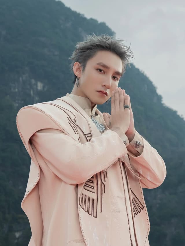 @sontungmtp's Instagram post posted on date 5/28/2026 which generated 247596 likes and 1404 comments
