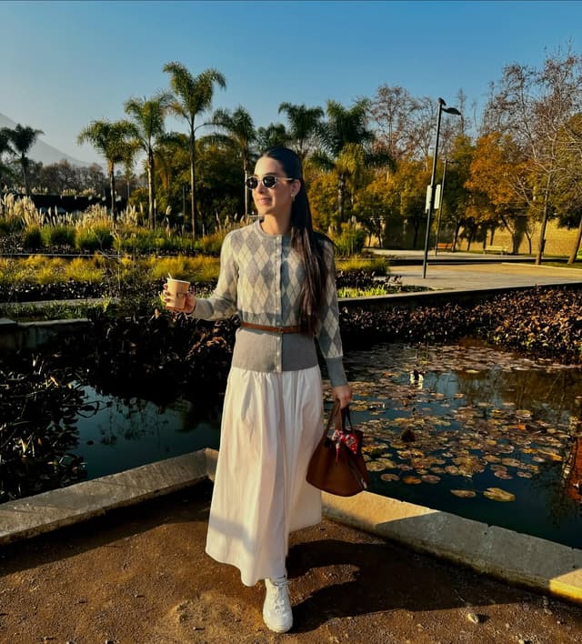 @thamyresmoura's Instagram post posted on date 7/10/2025 which generated 272 likes and 9 comments
