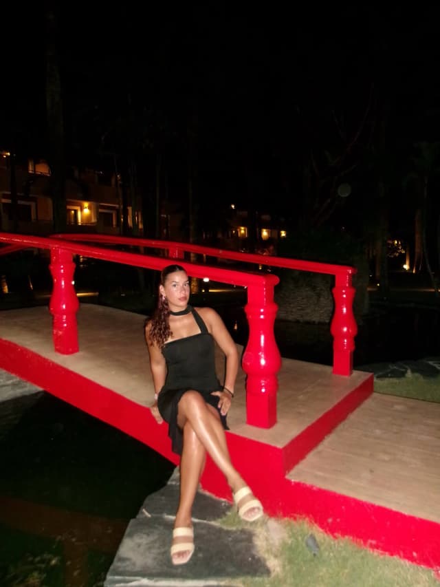 @tianavelezz's Instagram post posted on date 8/30/2026 which generated 194 likes and 21 comments