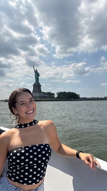 @tianavelezz's Instagram post posted on date 10/13/2026 which generated 302 likes and 9 comments