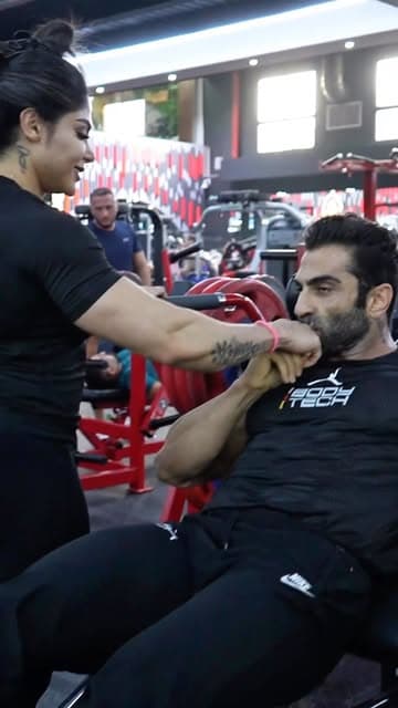 @vahidbadpei_ifbbpro's Instagram post posted on date 8/11/2026 which generated 162436 likes and 3384 comments