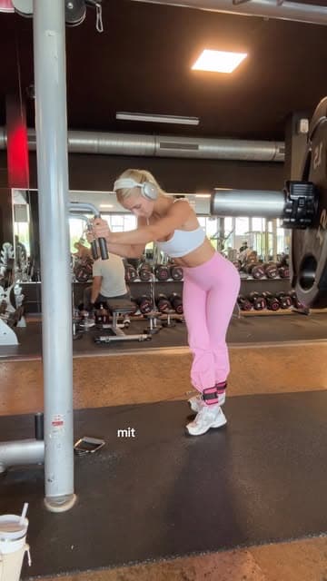 @vivienrh's Instagram post posted on date 8/13/2026 which generated 90 likes and 21 comments