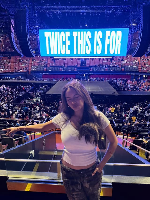 @vivisxzn_'s Instagram post posted on date 2/1/2026 which generated 3 likes and 16 comments