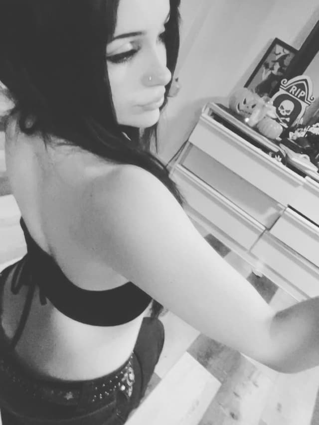 @zellanoir's Instagram post posted on date 12/1/2025 which generated 20 likes and 2 comments